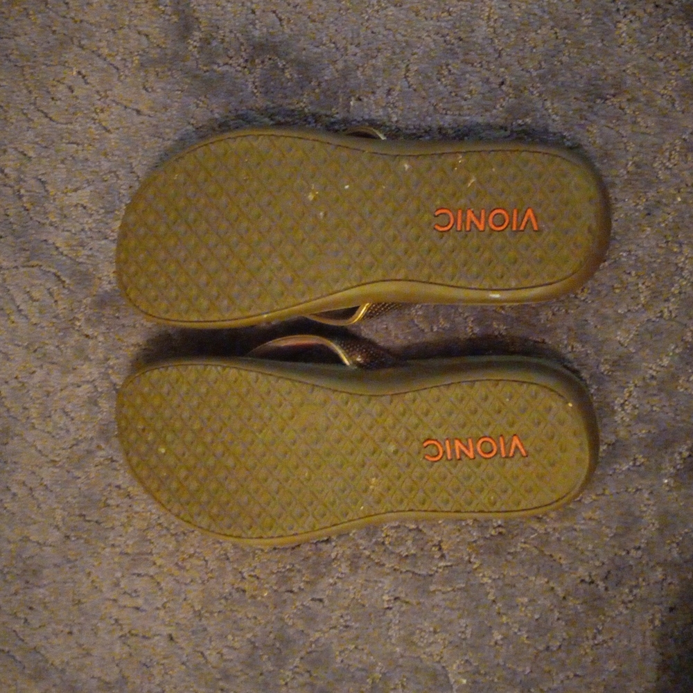 Vionic flip flops - Picture 2 of 3